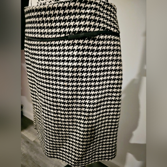 Apostrophe Size 10 Wool Rayon black and white houndstooth skirt, formal, chic, - Picture 6 of 10